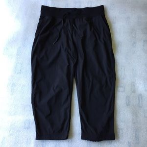 Black Lululemon Capri pants size 6